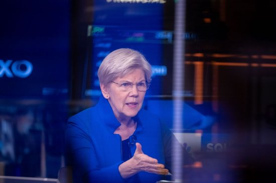 参议员Elizabeth Warren在纽约证券交易所发表讲话