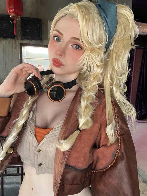 《生化4RE》阿什莉体模Cos美图：杰玛真性感火辣