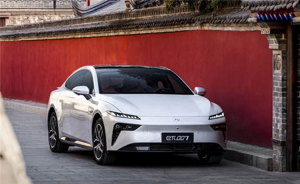 纯电/增程双动力！2025款东风奕派eπ007实车亮相 近期上市