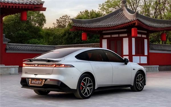 纯电/增程双动力！2025款东风奕派eπ007实车亮相 近期上市