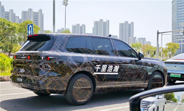 吉利家的大六座SUV！银河M9实车曝光：预计售价20万级