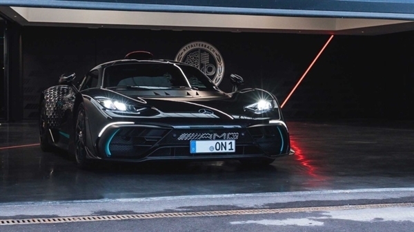 2000多万没了！一梅赛德斯AMG ONE自燃起火烧成灰：原因未明